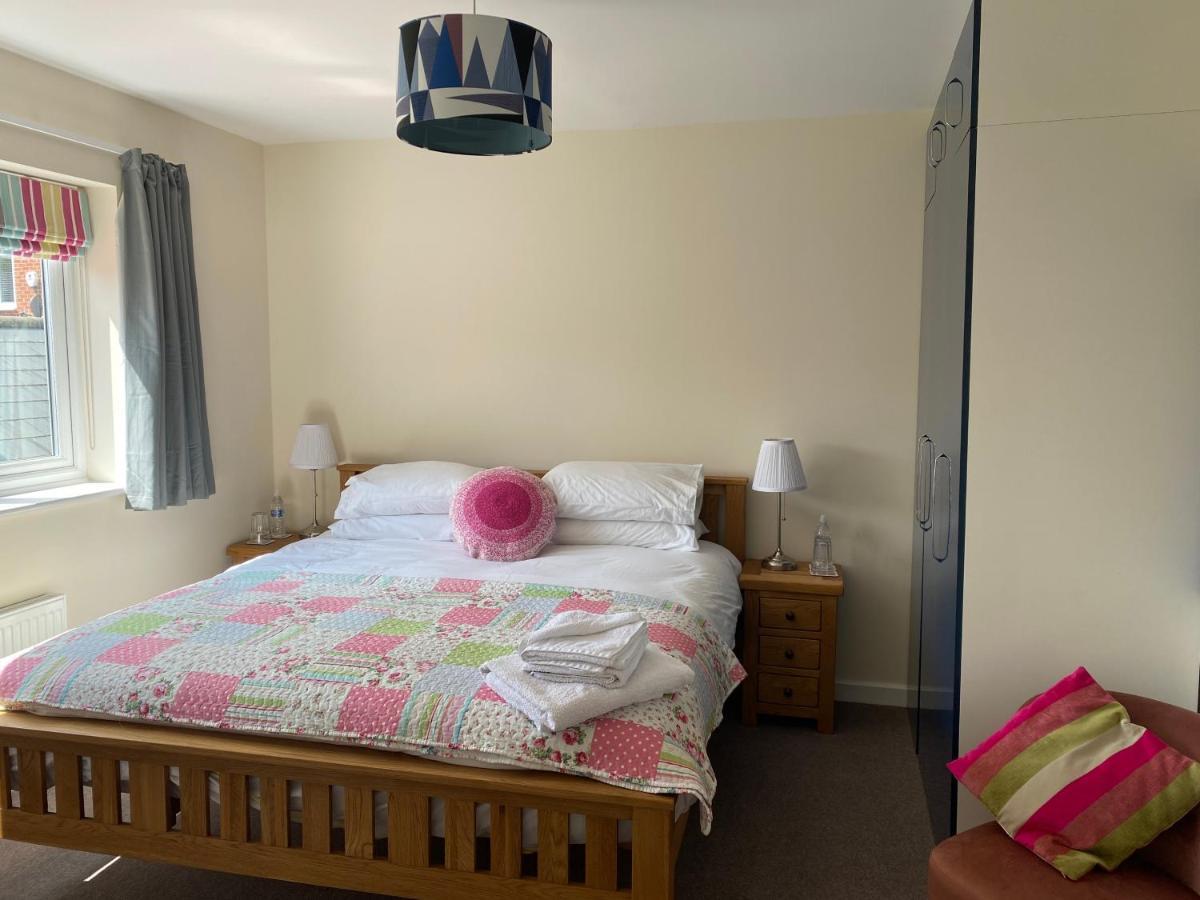 Wellington View One En Suite Shower And Super King Bed מראה חיצוני תמונה